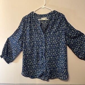 Jach Girlfriend, women’s blue flower, print top, 3/4  inch sleeves size large.